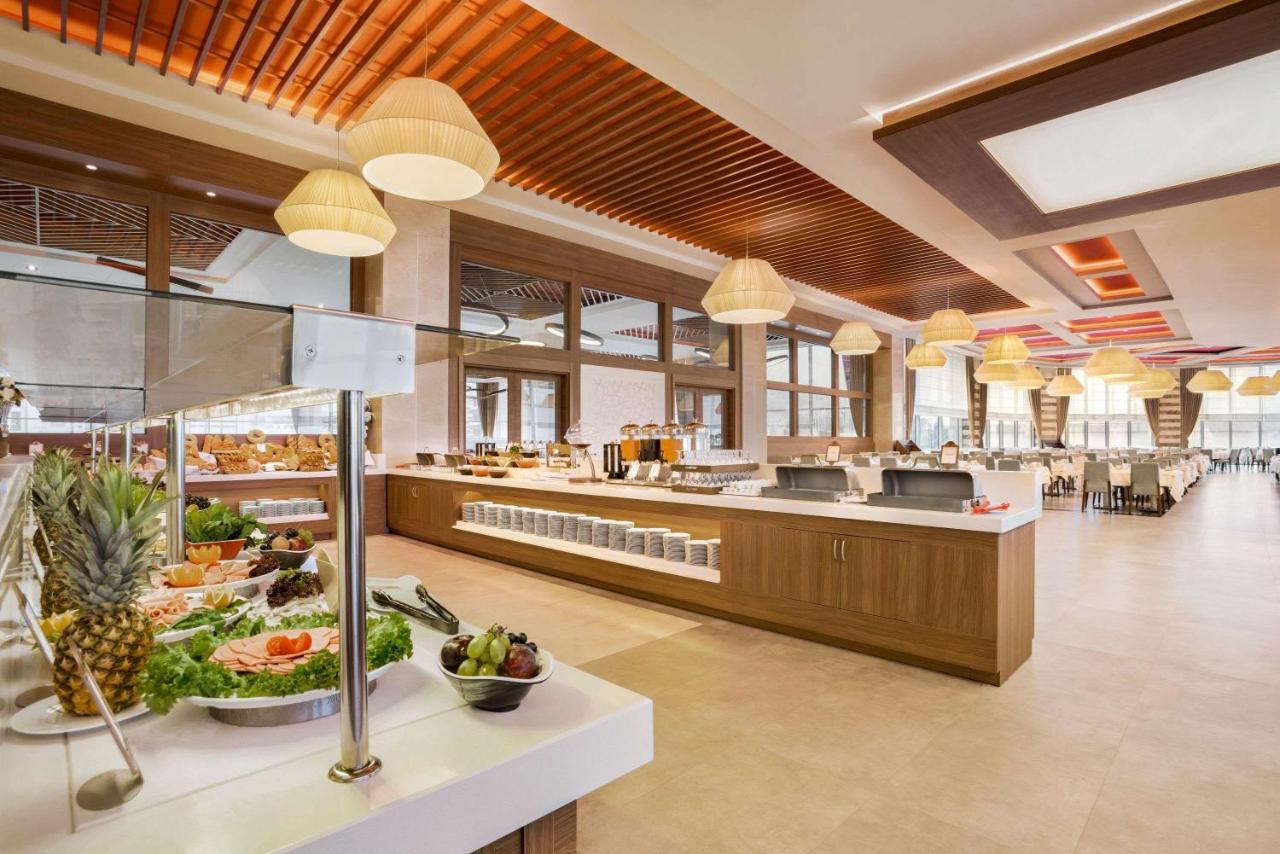 Hotel Ramada Plaza By Wyndham Rize Zewnętrze zdjęcie The buffet at the Grand Hotel