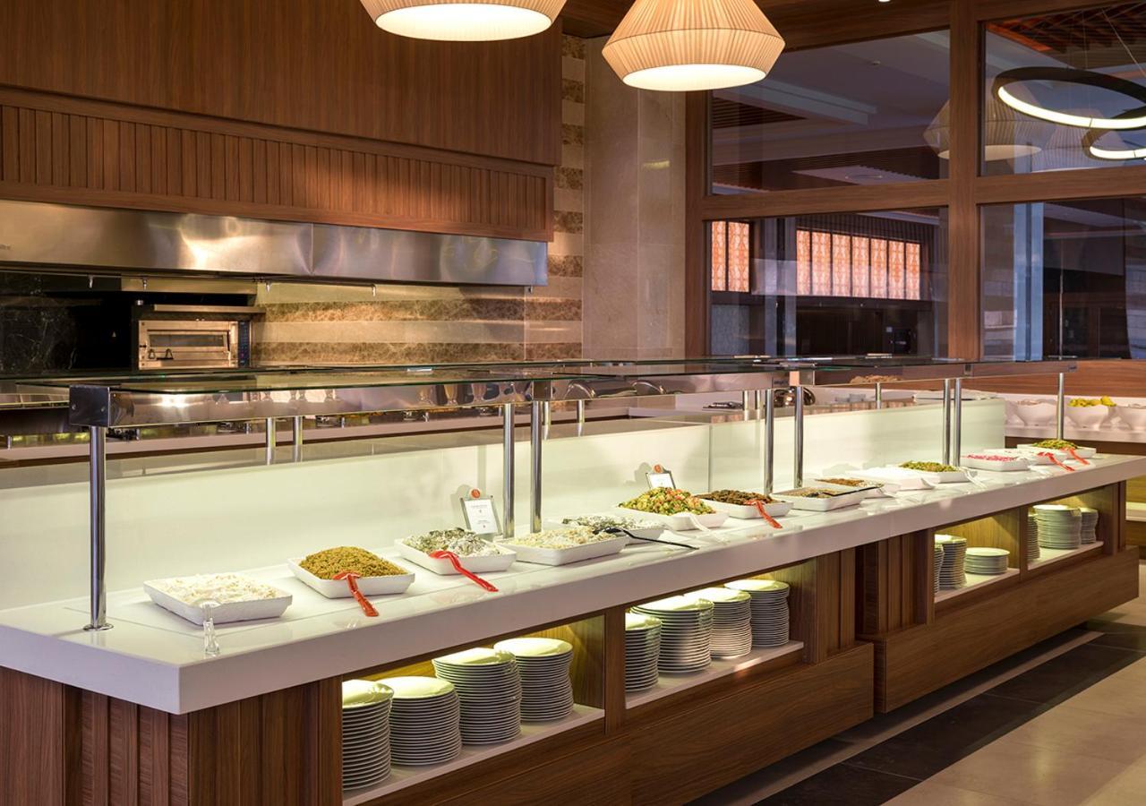 Hotel Ramada Plaza By Wyndham Rize Zewnętrze zdjęcie A buffet at a restaurant