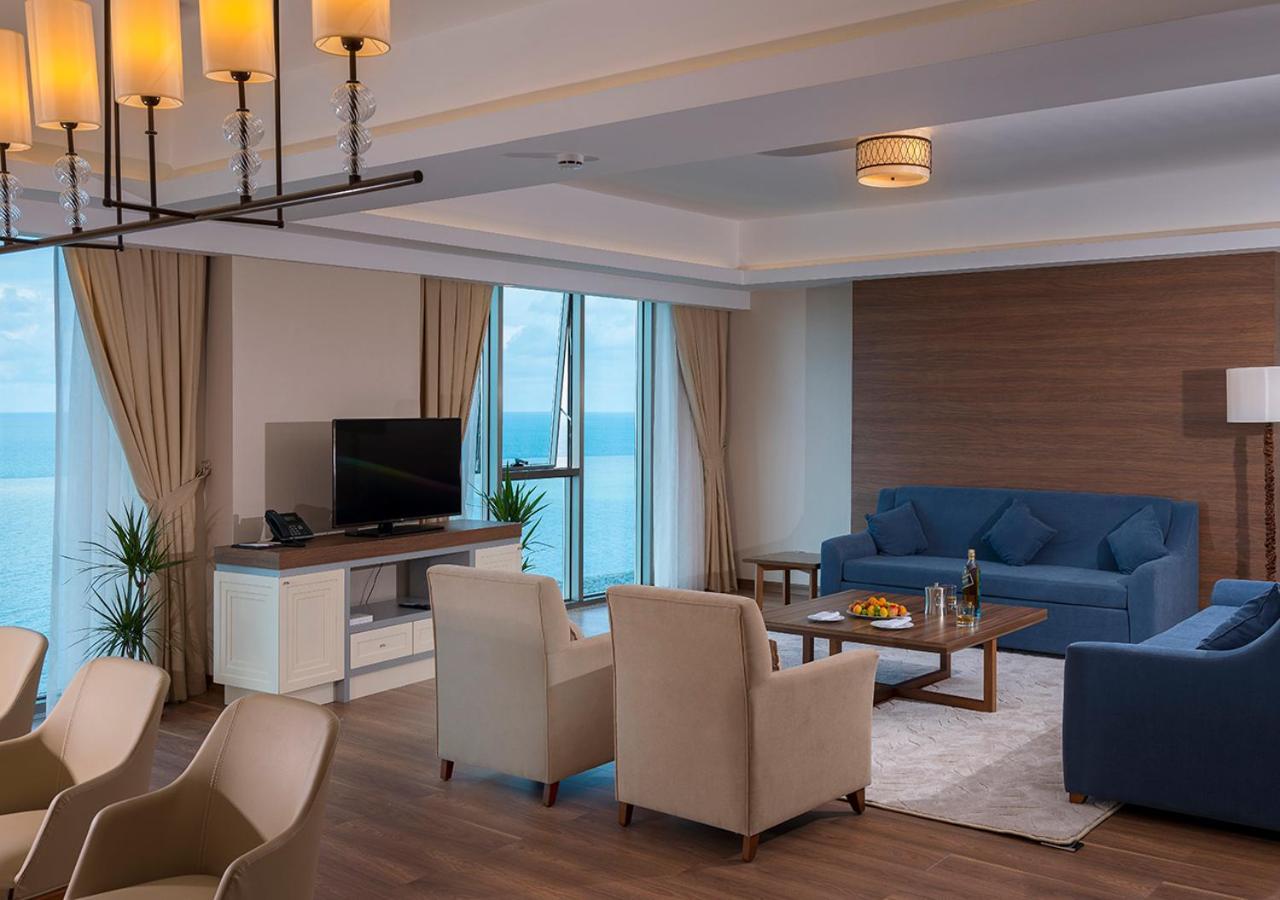 Hotel Ramada Plaza By Wyndham Rize Zewnętrze zdjęcie A living room in a hotel suite