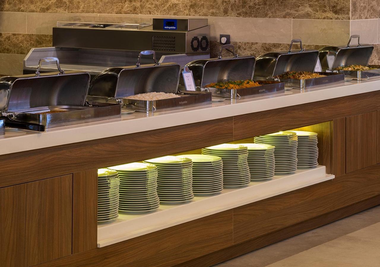 Hotel Ramada Plaza By Wyndham Rize Zewnętrze zdjęcie A chafing dish buffet